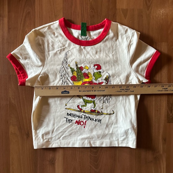 ๐ Cropped Grinch T-shirt size small - Picture 5 of 6